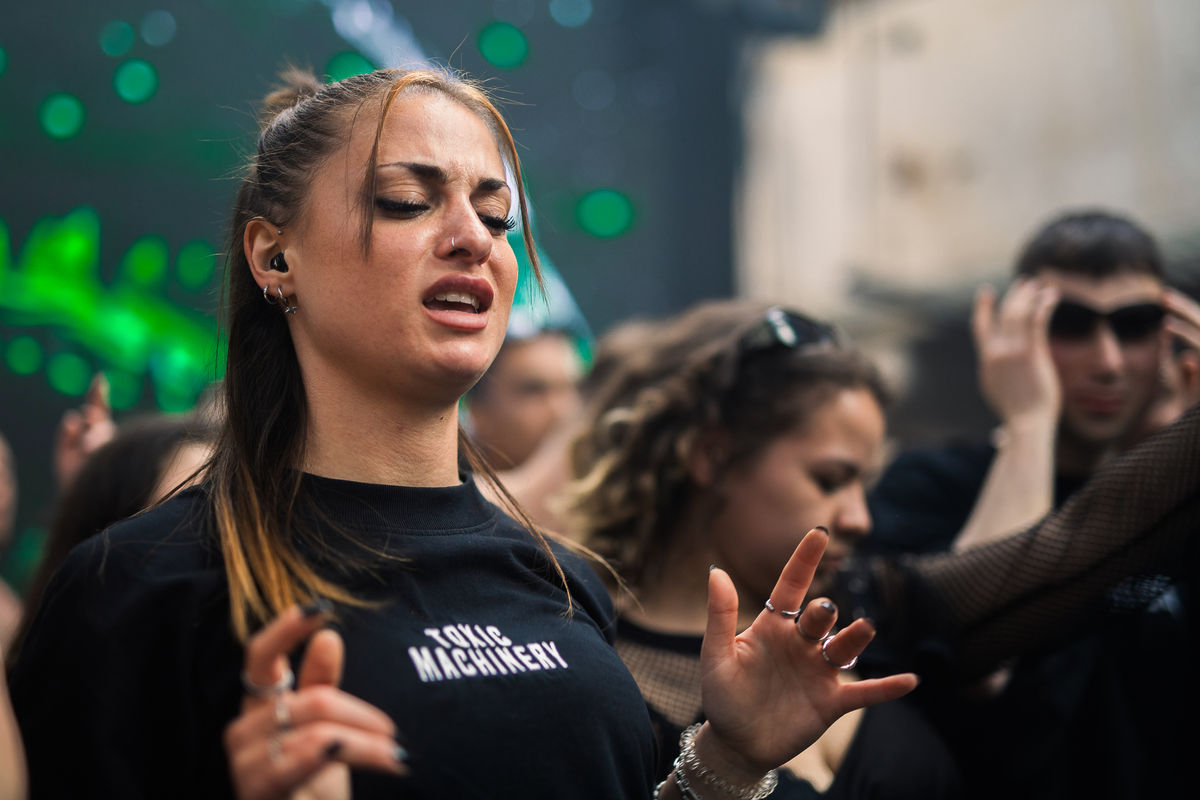 Loading... just a sec